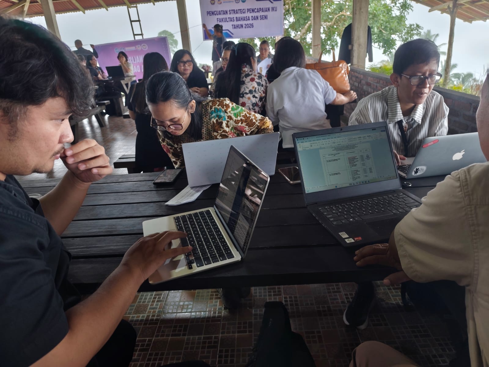 Fakultas Bahasa dan Seni Unima Laksanakan Pemusatan Pelaporan IKU Triwulan I Tahun 2026